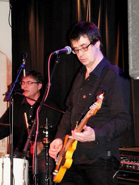 418201_414489485280678_824332912_n