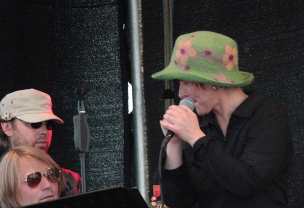 306700_408373625892264_159344603_n