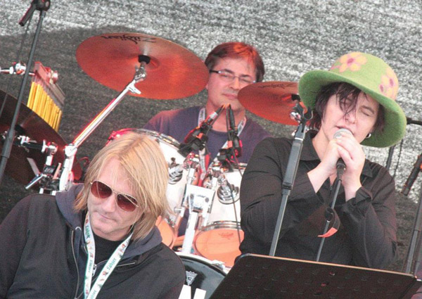 531192_408373395892287_772923894_n