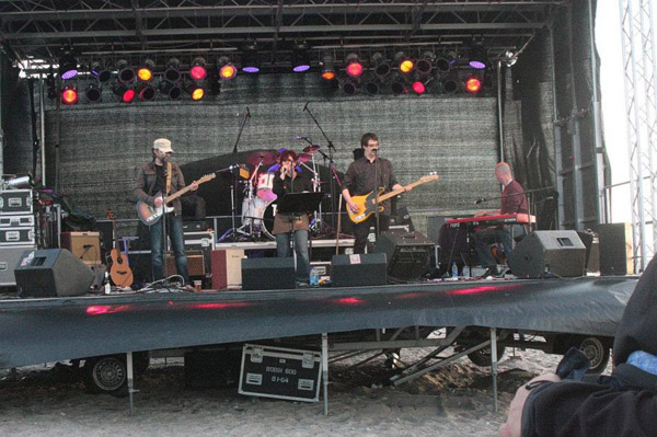 531758_408375185892108_1844345224_n