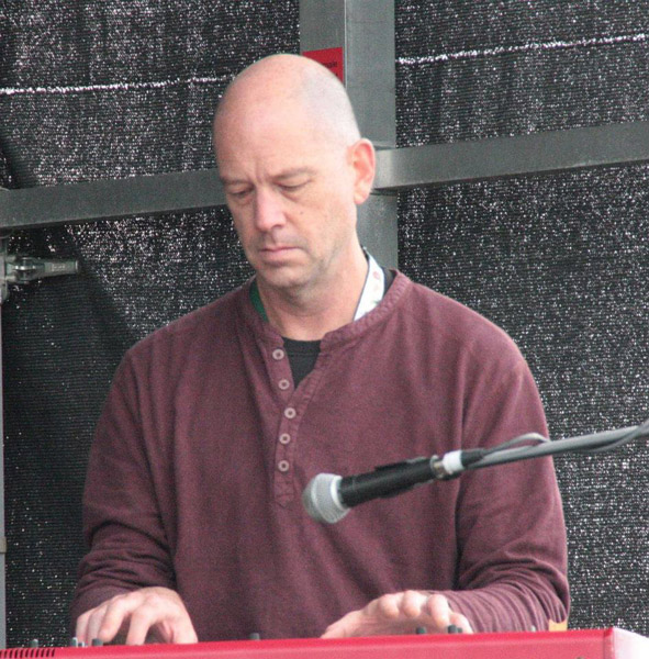 532222_446115468761811_1540058199_n