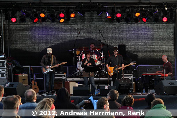 555950_397514150304983_159181727_n