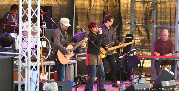 560941_409763449069598_1154893356_n