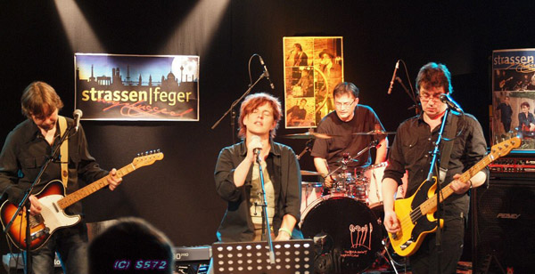 402919_298398676934599_1178225741_n