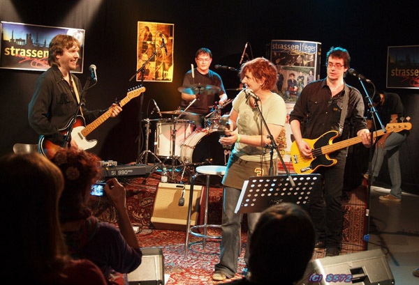 484432_298399423601191_996671977_n