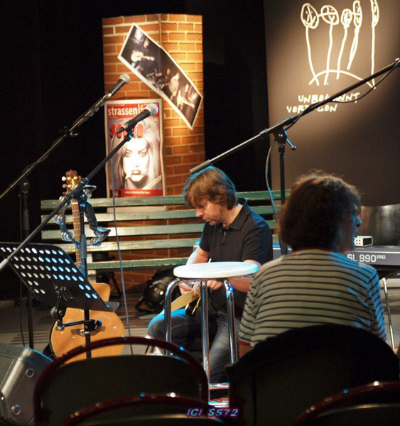 553785_298397726934694_1771029059_n